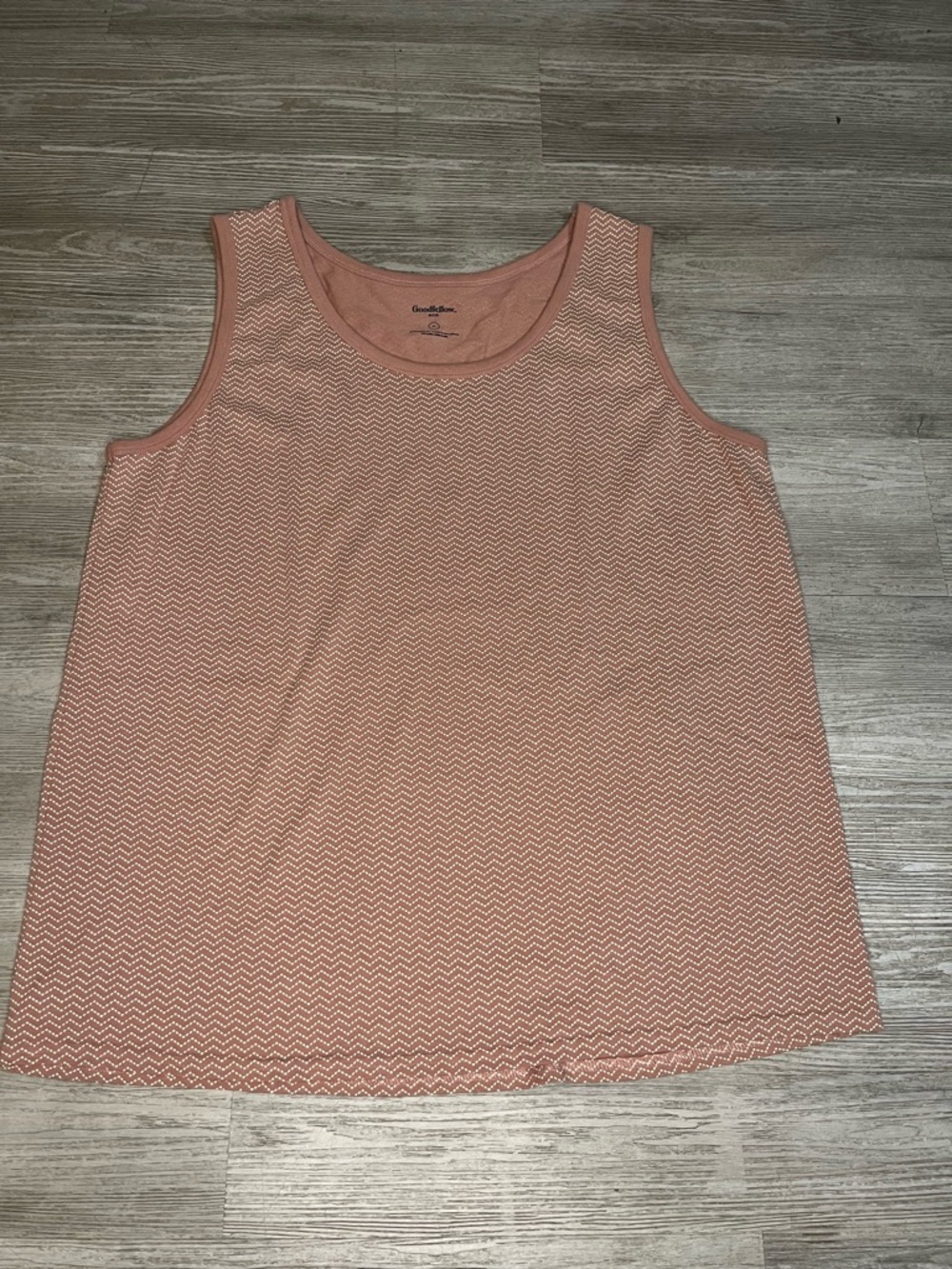 Goodfellow Tank Top XL Salmon color Zigzag Pattern muscle shirt summer workout